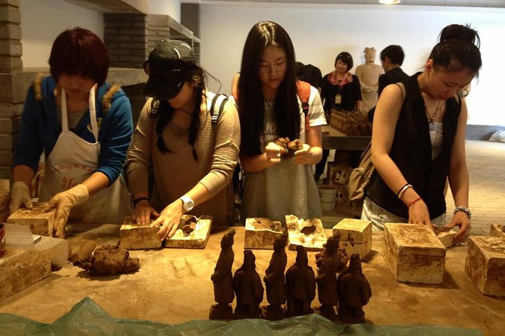 1 Day Xi’an Luxury Terracotta Warriors Tour with DIY Pottery Experience & Private Transfer